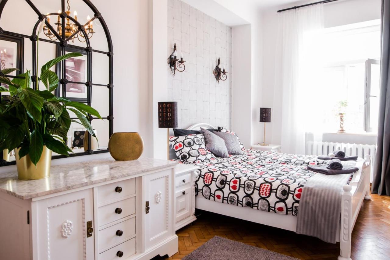Halby Luxury Rooms Chmielna 73B Warschau Exterior foto