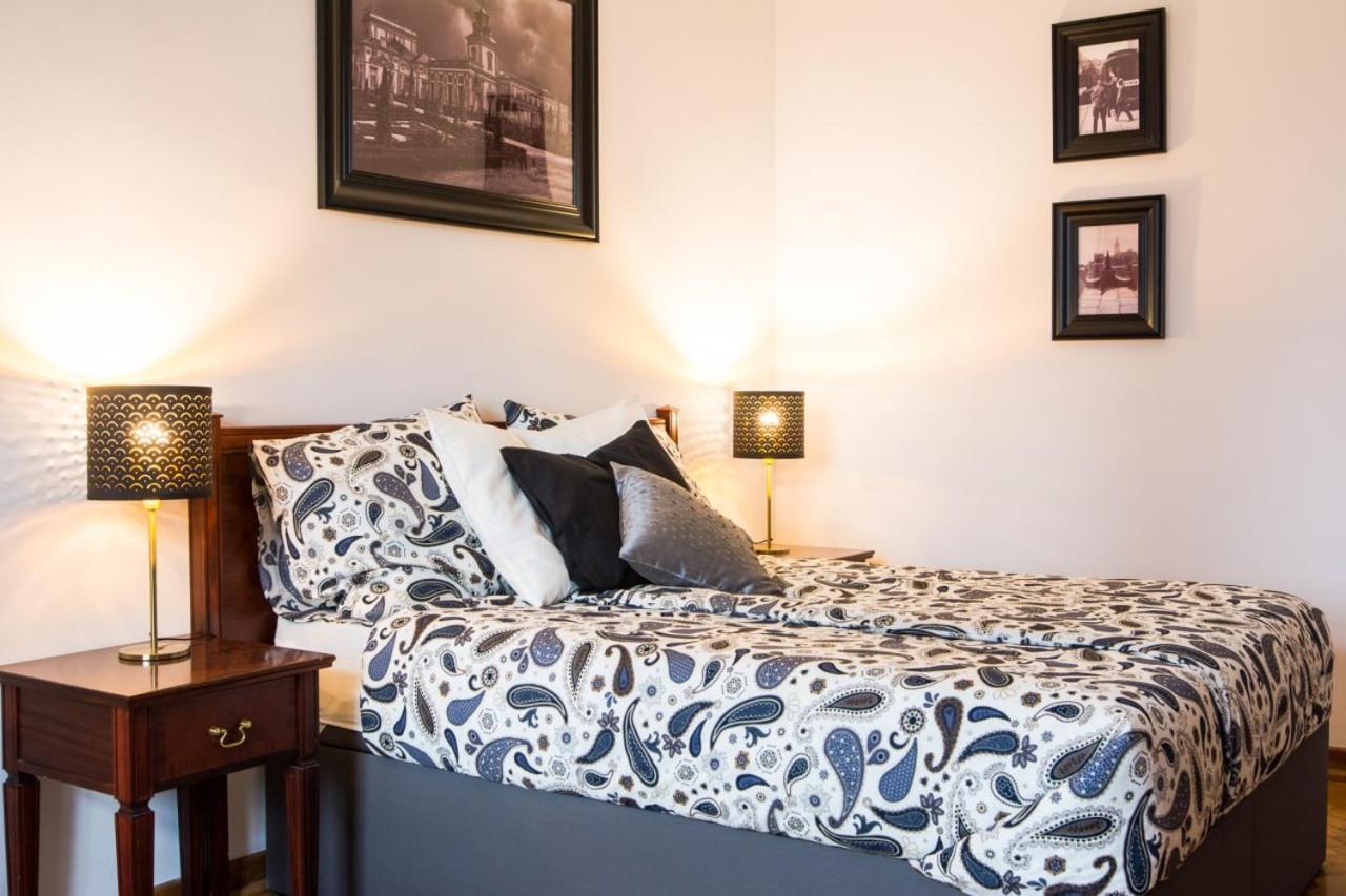 Halby Luxury Rooms Chmielna 73B Warschau Exterior foto
