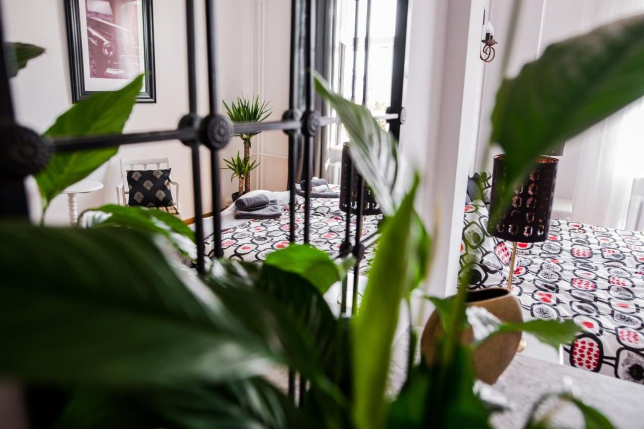 Halby Luxury Rooms Chmielna 73B Warschau Exterior foto