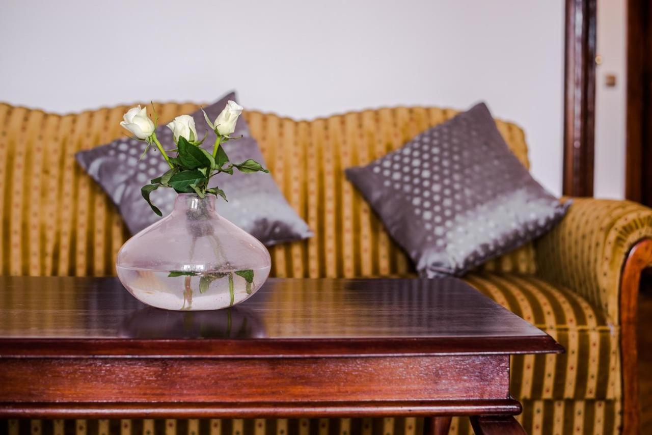 Halby Luxury Rooms Chmielna 73B Warschau Exterior foto