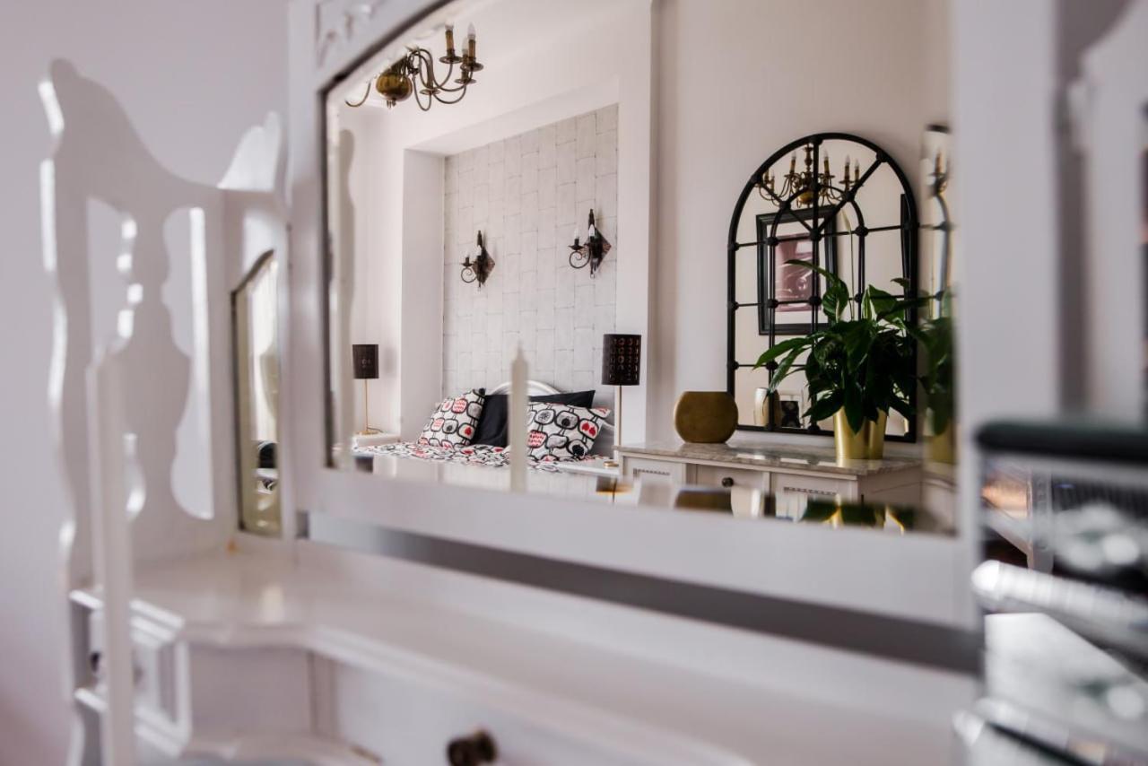 Halby Luxury Rooms Chmielna 73B Warschau Exterior foto