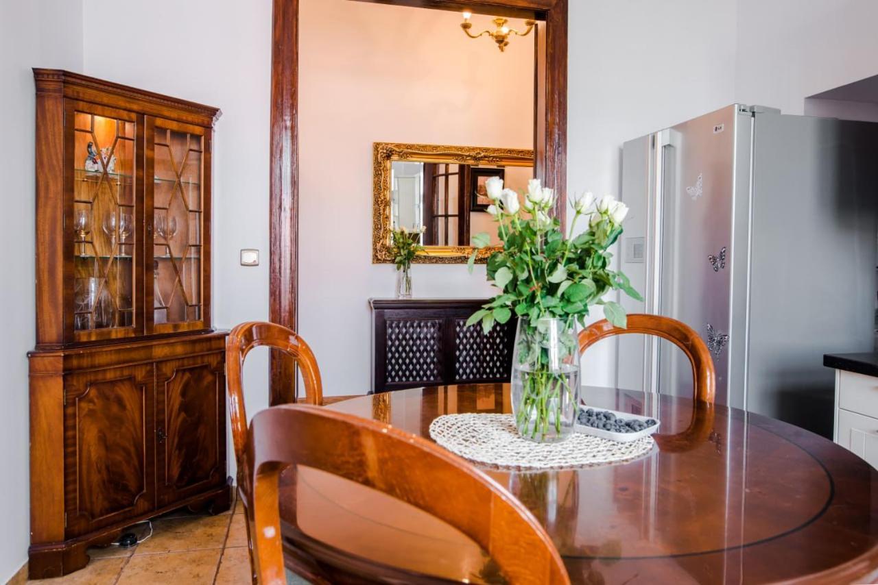 Halby Luxury Rooms Chmielna 73B Warschau Exterior foto