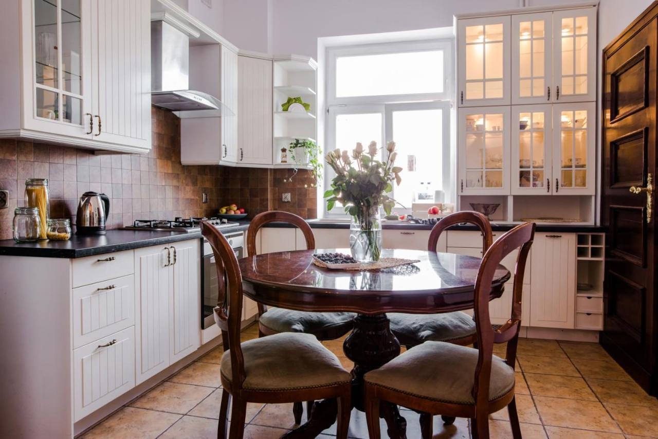 Halby Luxury Rooms Chmielna 73B Warschau Exterior foto